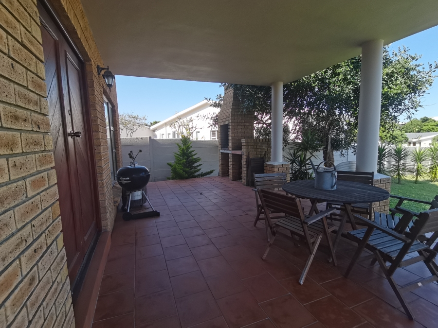 4 Bedroom Property for Sale in Bayview Western Cape